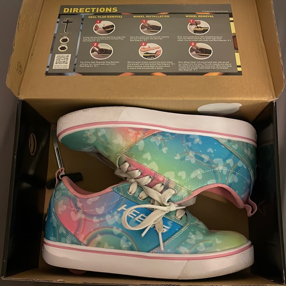 ***REMOVING MAY 31ST*** Heelys youth size 5 w/heart and rainbow designs